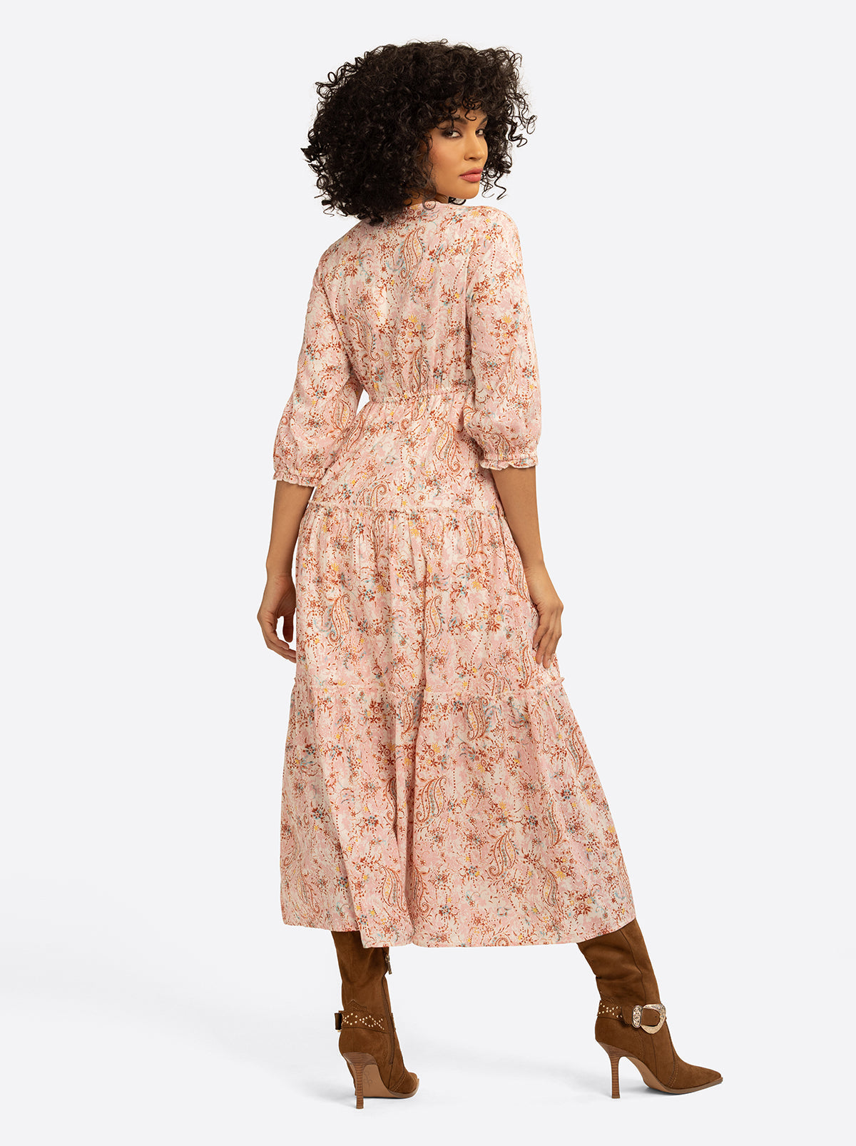 Jessica Simpson JS Jessica Simpson Sosa Tiered Dress in Shell-Calia Paisley