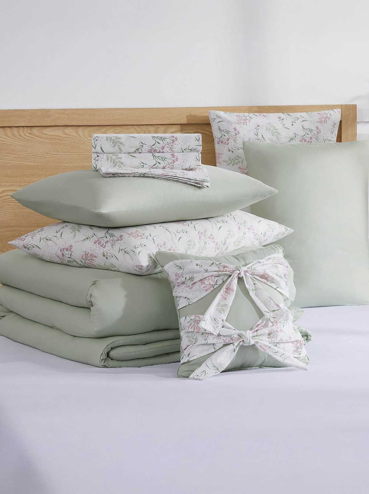 Jessica Simpson Felicity Sage Floral Bed in a Bag