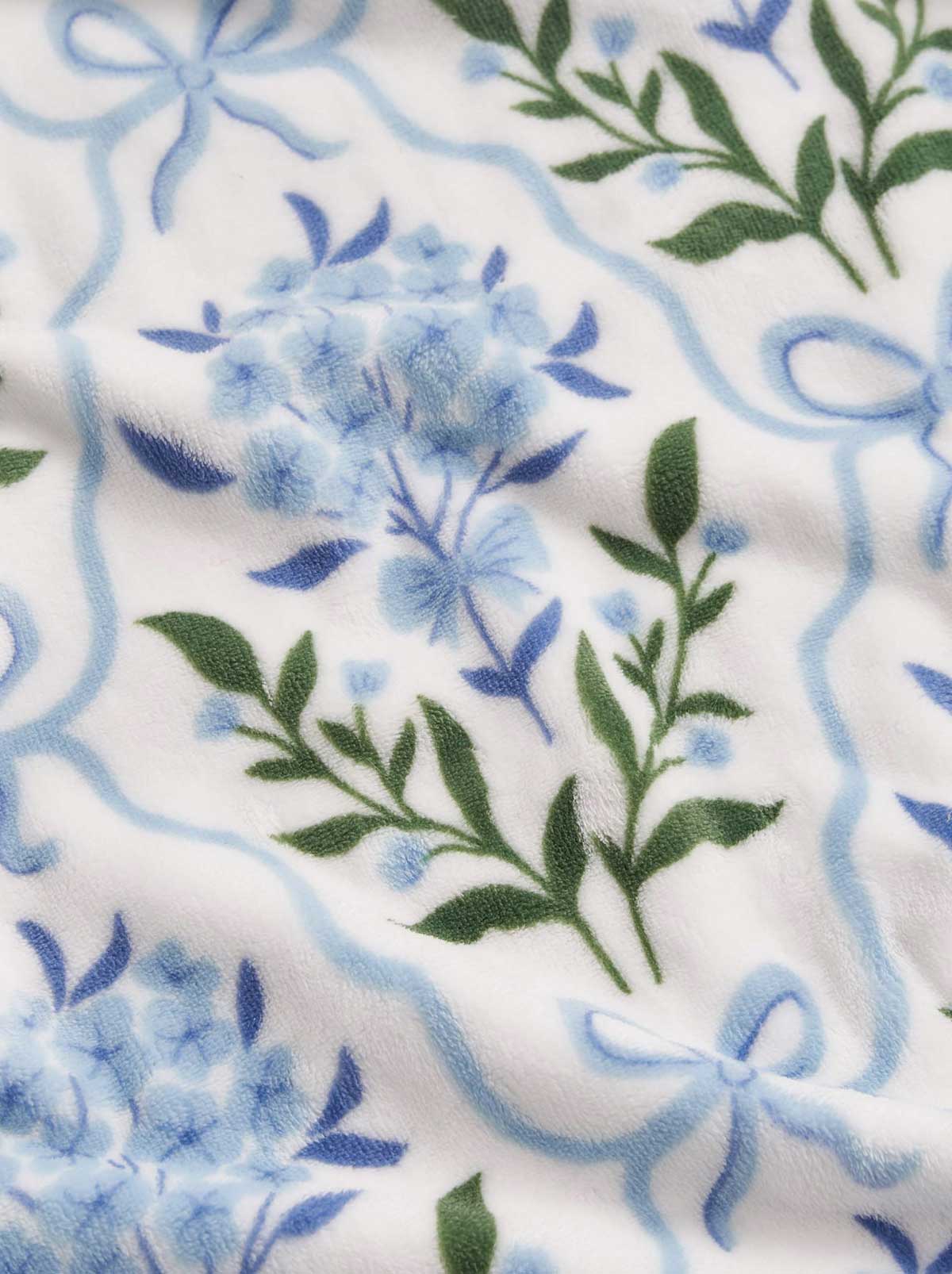 Jessica Simpson Plush Throw Blanket in Bow Floral Trellis Blue