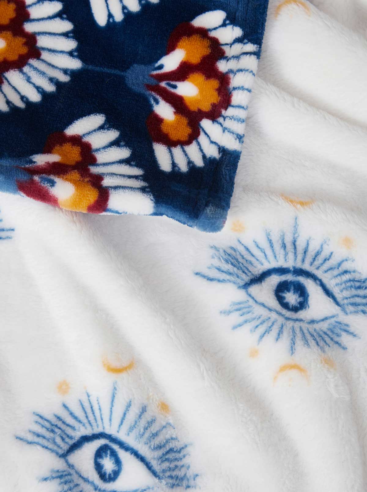 Jessica Simpson Celeste Plush Throw Plush in White & Navy
