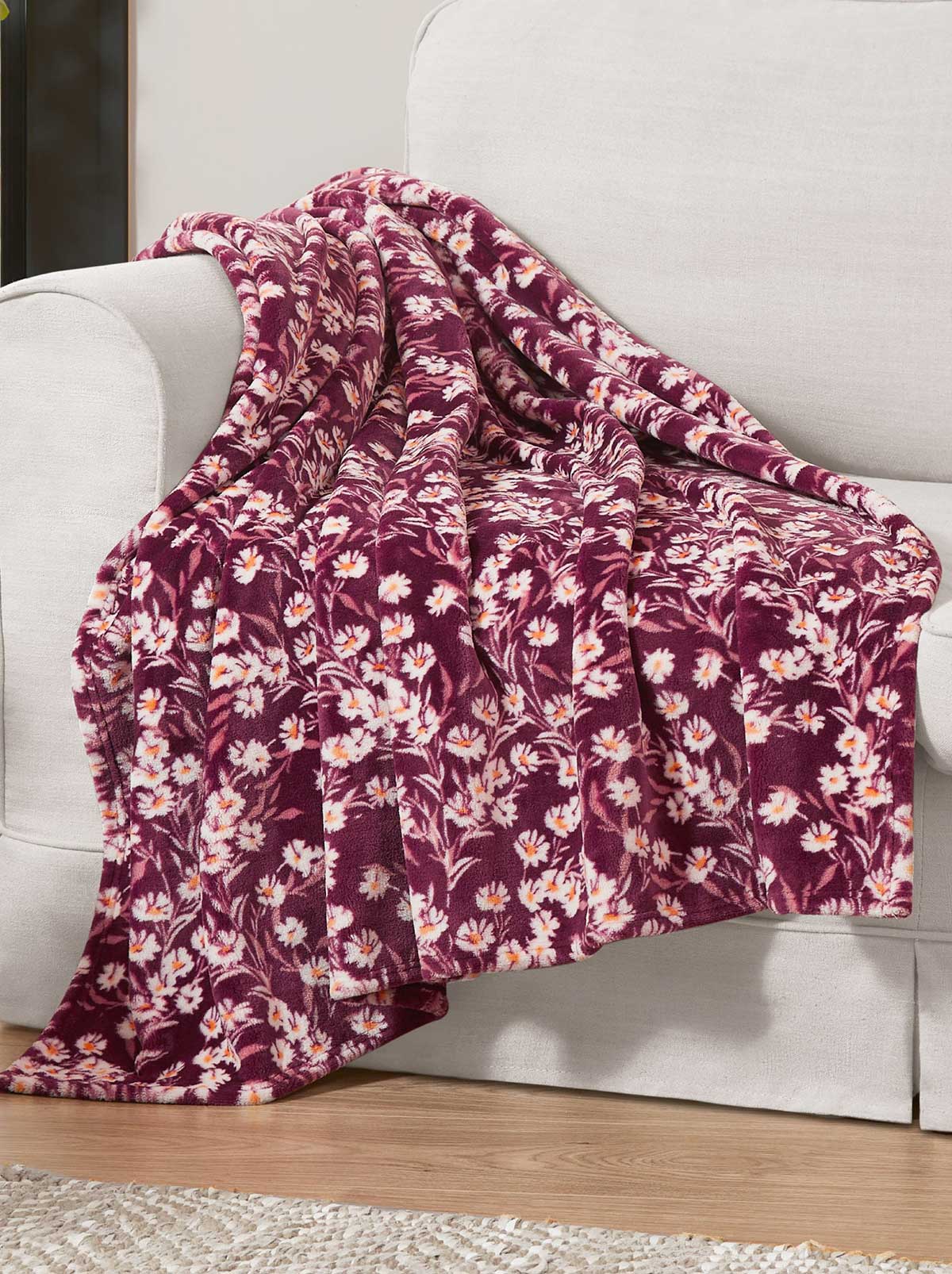 Jessica Simpson Wildflower Park Plush Throw in Wine Red