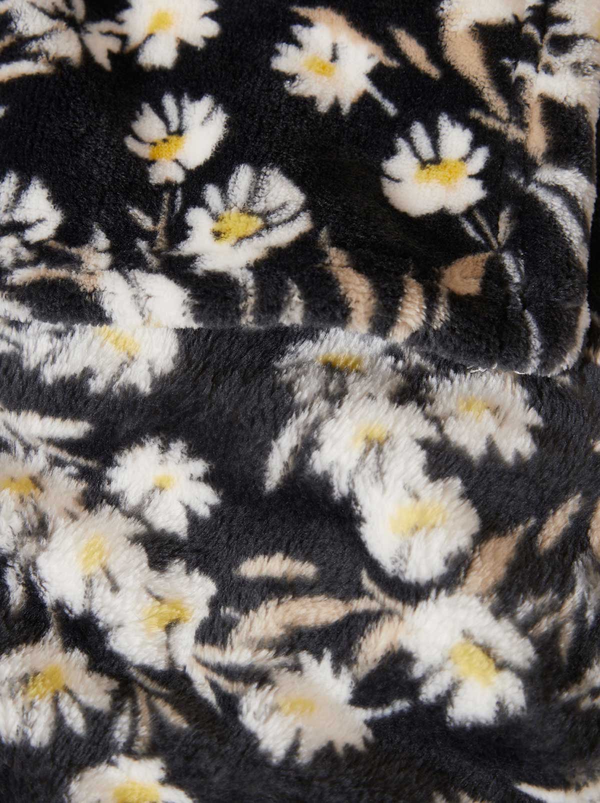 Jessica Simpson Wildflower Park Plush Throw in Black