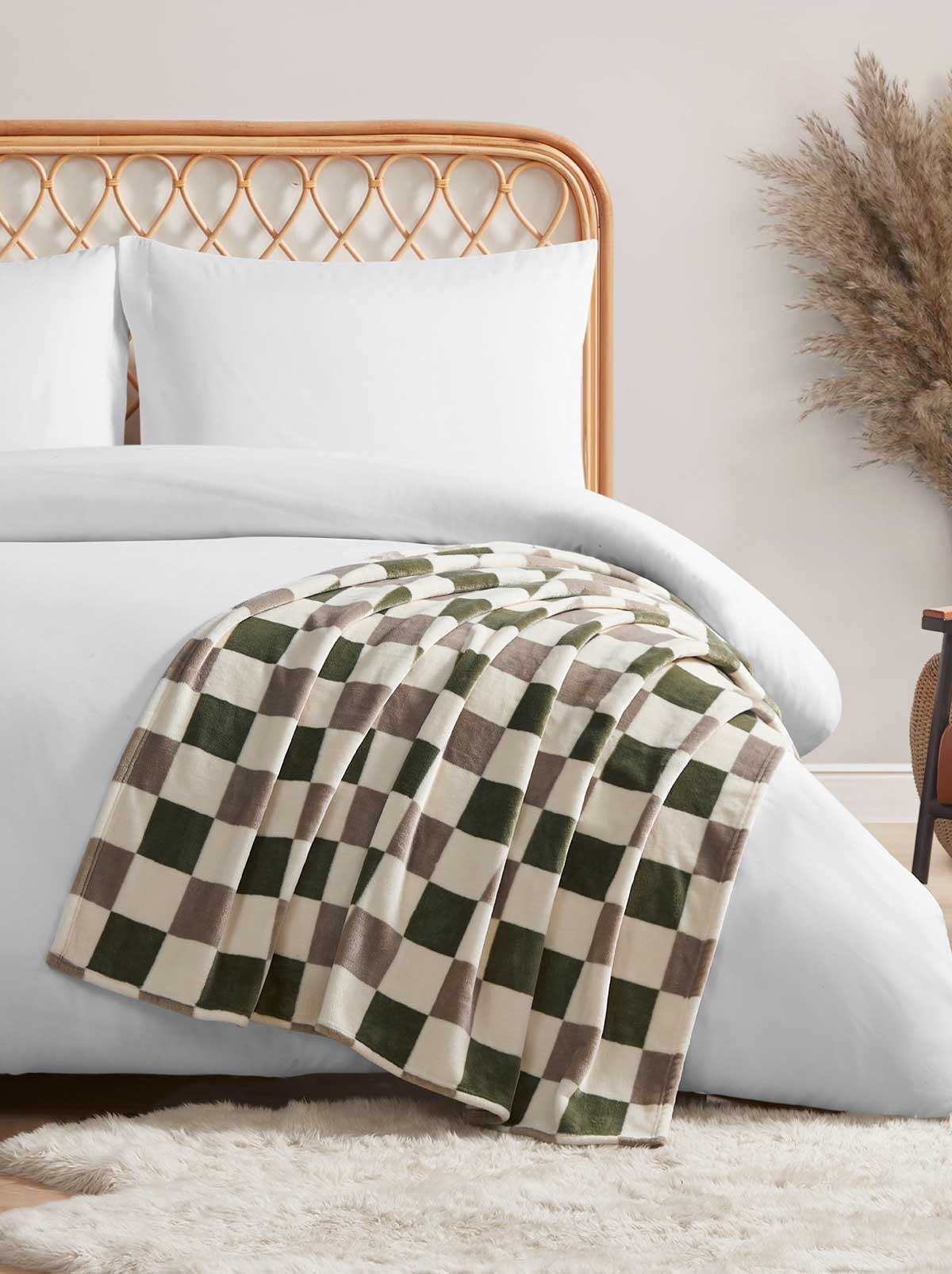 Jessica Simpson Emery Checkerboard Plush Throw in Olive & Grey