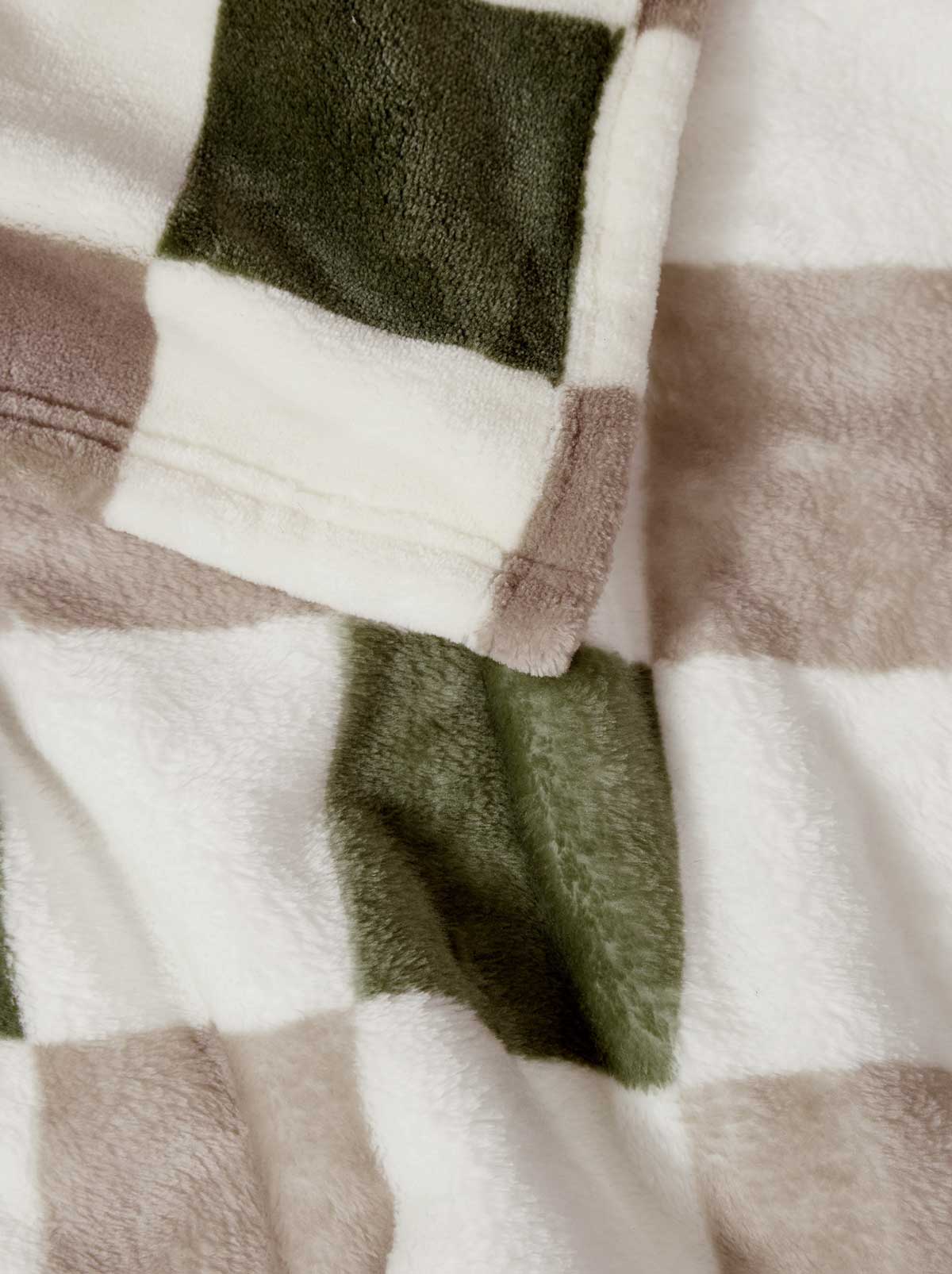 Jessica Simpson Emery Checkerboard Plush Throw in Olive & Grey