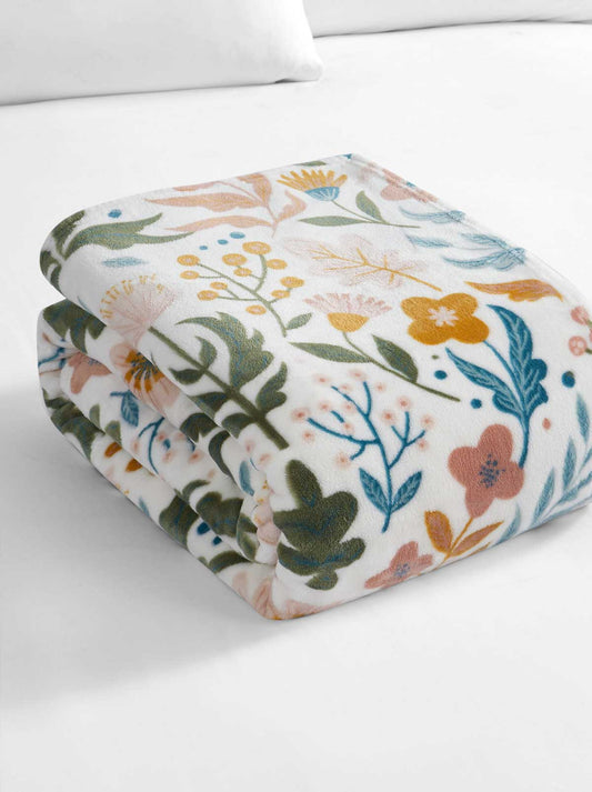 Jessica Simpson Mila Plush Throw in Blush