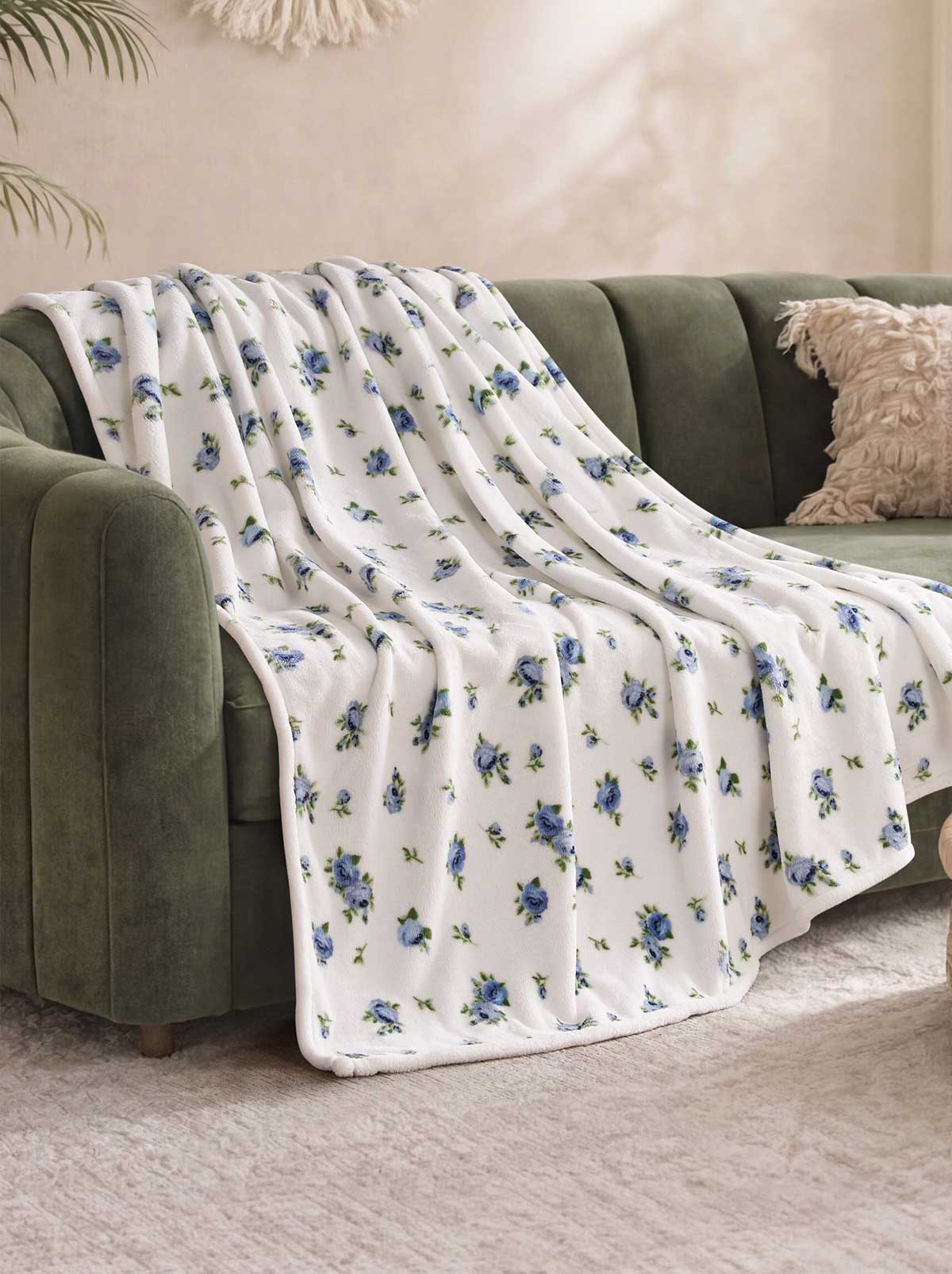 Jessica Simpson Cottage Rose Blue Plush Throw Blanket
