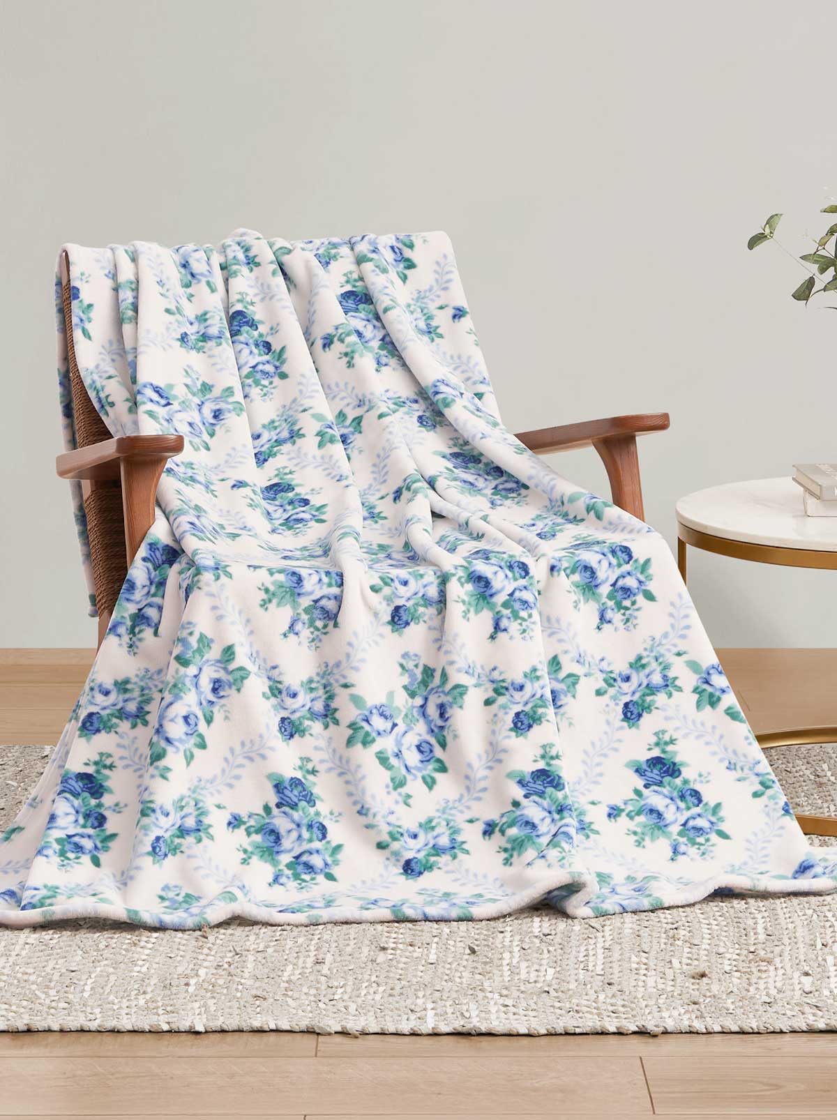 Jessica Simpson Braelyn Blue Roses Plush Throw Blanket