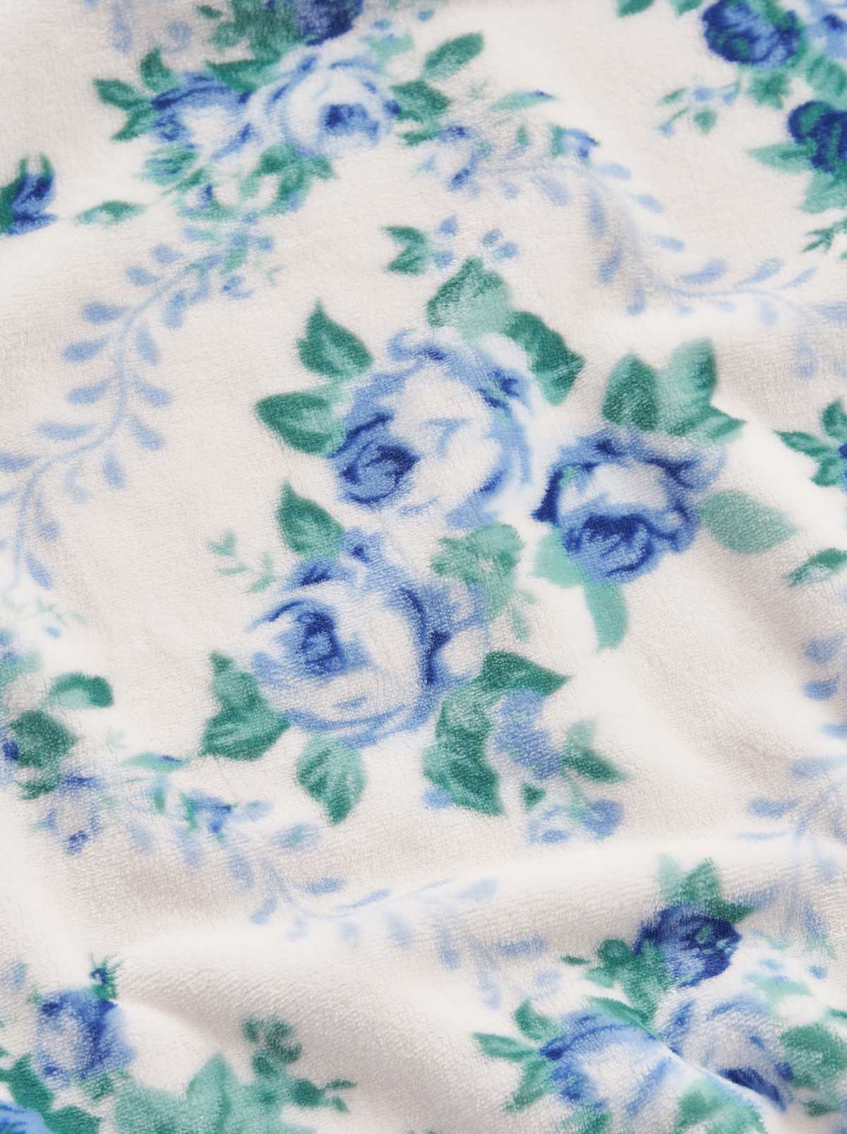 Jessica Simpson Braelyn Blue Roses Plush Throw Blanket